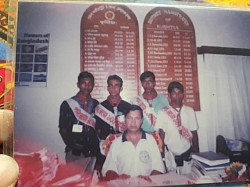 বৃহত্তর  ফরিতপুরে সর্ব প্রথম রোভারিং পায়ে হেটে ১০০ মাইল (রেমলিং)  বালক সেনা  মুক্ত স্কাউটের ৪ জন রোভার ততকালিন ডি সি ফরিদপুর, ডিসি কুস্টিয়া স্যারের  সাথে দেখাকরি....